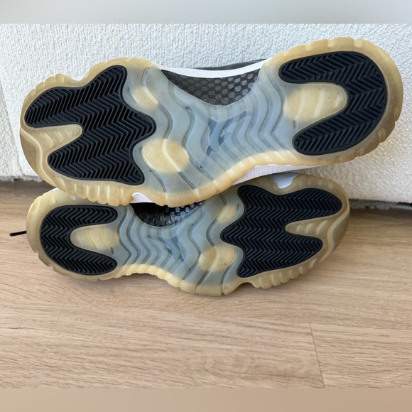 Jordan 11 Retro Low “72-10” size 10 - Picture 3 of 5